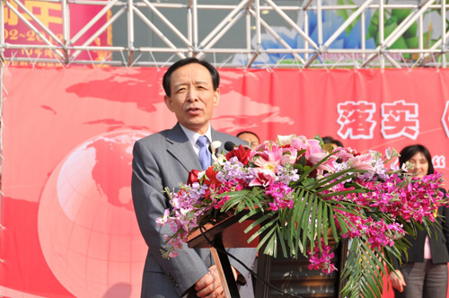 國(guó)家質(zhì)檢總局副局長(zhǎng)蒲長(zhǎng)城宣布國(guó)家質(zhì)檢總局2012年3?15國(guó)際消費(fèi)者權(quán)益日現(xiàn)場(chǎng)咨詢服務(wù)活動(dòng)開始。